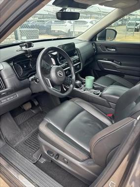 2023 Nissan Pathfinder SL 4WD