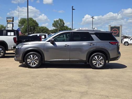 2023 Nissan Pathfinder SL 4WD