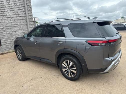 2023 Nissan Pathfinder SL 4WD