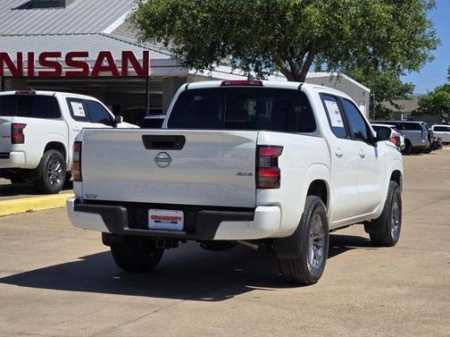 2025 Nissan Frontier SV