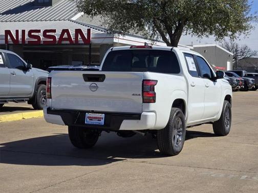 2025 Nissan Frontier SV