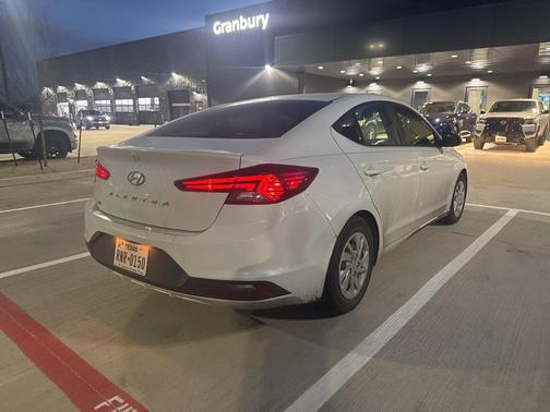 2020 Hyundai ELANTRA SE