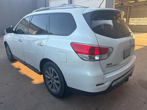 2016 Nissan Pathfinder SL