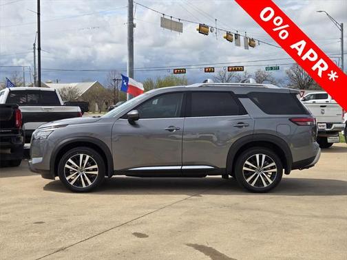 2025 Nissan Pathfinder Platinum 4WD