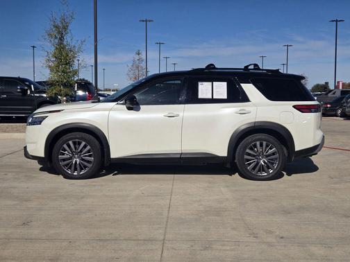 2022 Nissan Pathfinder SL 4WD