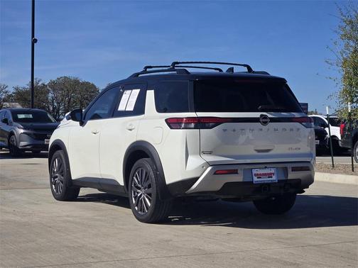 2022 Nissan Pathfinder SL 4WD