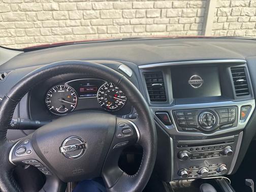 2020 Nissan Pathfinder SL 2WD
