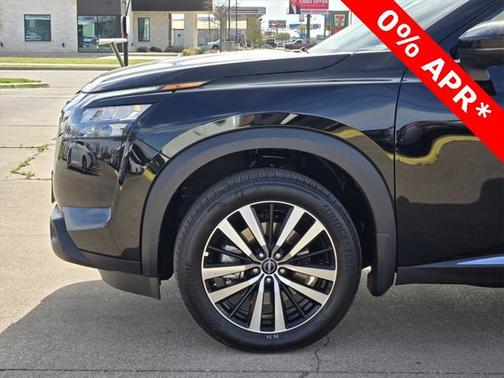 2025 Nissan Pathfinder Platinum FWD