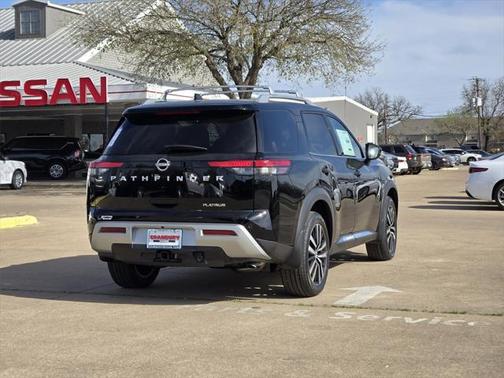 2025 Nissan Pathfinder Platinum FWD