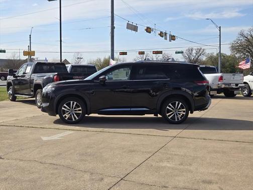 2025 Nissan Pathfinder Platinum FWD