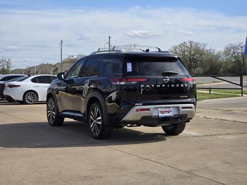 2025 Nissan Pathfinder Platinum FWD
