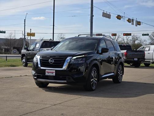 2025 Nissan Pathfinder Platinum FWD