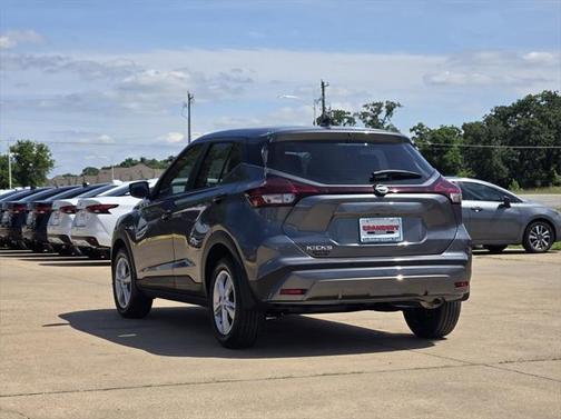 2025 Nissan Kicks S