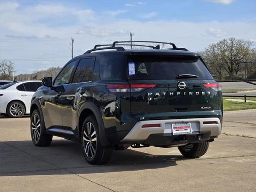 2025 Nissan Pathfinder Platinum FWD