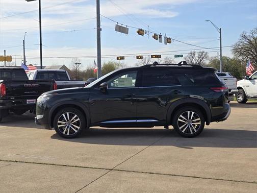 2025 Nissan Pathfinder Platinum FWD