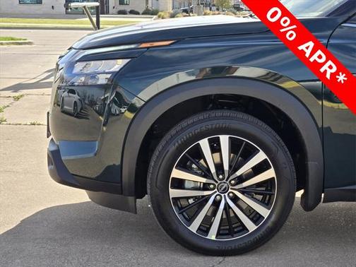 2025 Nissan Pathfinder Platinum FWD