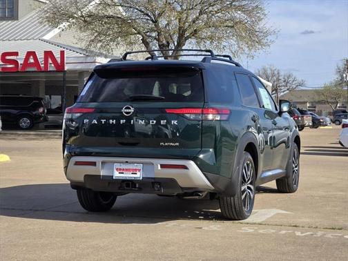 2025 Nissan Pathfinder Platinum FWD