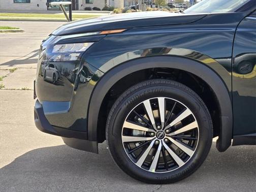 2025 Nissan Pathfinder Platinum FWD