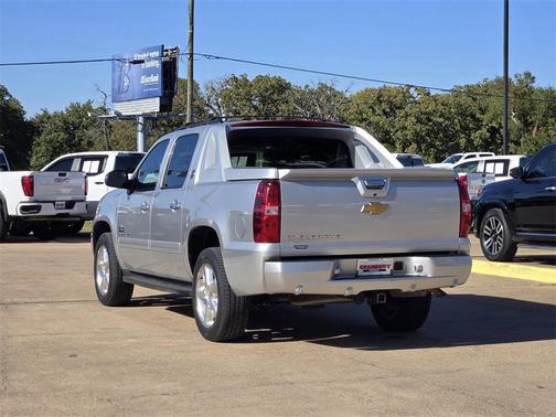 2013 Chevrolet Avalanche LS