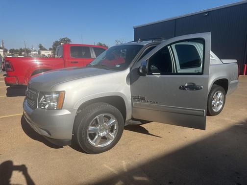2013 Chevrolet Avalanche LS