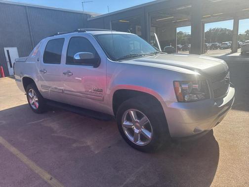 2013 Chevrolet Avalanche LS