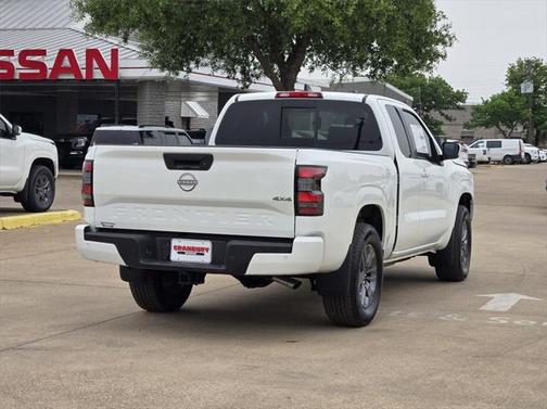2025 Nissan Frontier SV