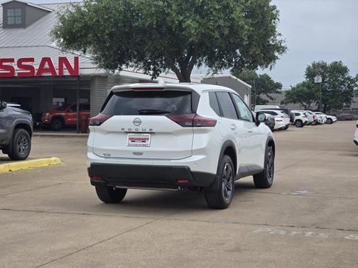 2025 Nissan Rogue SV