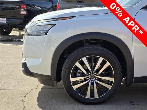 2025 Nissan Pathfinder Platinum 4WD