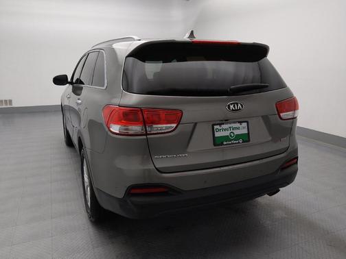 Titanium Silver 2016 Kia Sorento LX