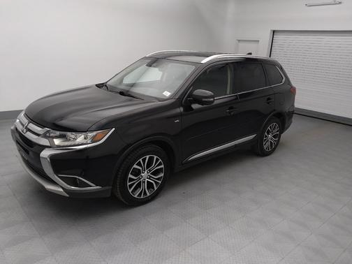 Labrador Black Pearl 2017 Mitsubishi Outlander GT