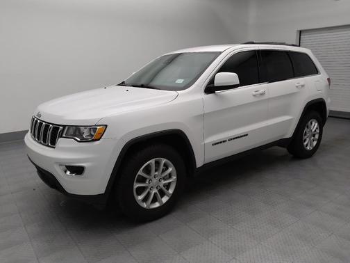 Bright White Clearcoat 2021 Jeep Grand Cherokee Laredo