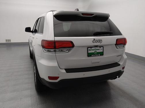 Bright White Clearcoat 2021 Jeep Grand Cherokee Laredo