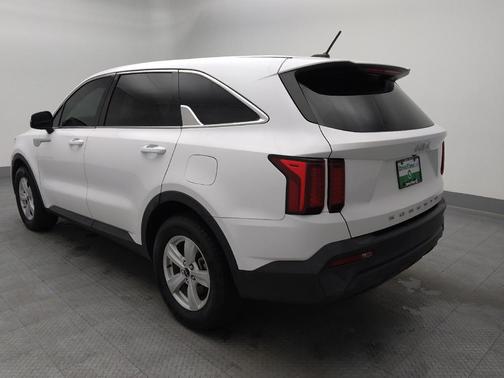 Glacial White Pearl 2022 Kia Sorento LX