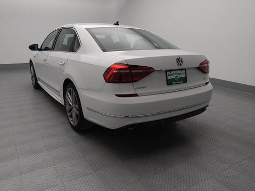 2017 Volkswagen Passat 1.8T R-Line w/Comfort