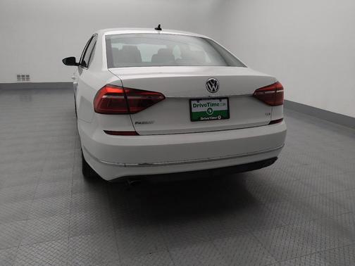 2017 Volkswagen Passat 1.8T R-Line w/Comfort
