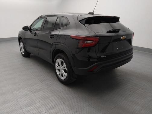 Mosaic Black Metallic 2024 Chevrolet Trax LS