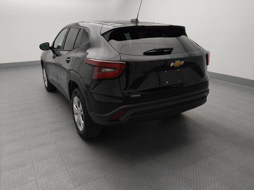 Mosaic Black Metallic 2024 Chevrolet Trax LS