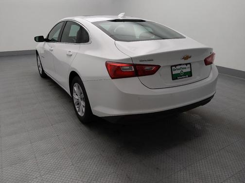 Summit White 2024 Chevrolet Malibu FWD 1LT