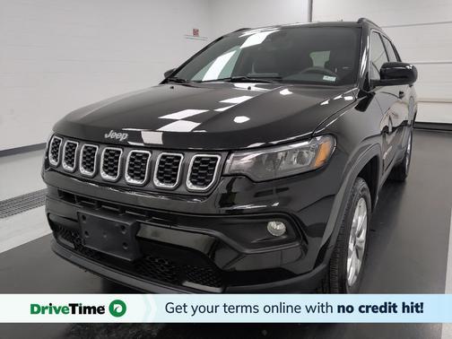 Diamond Black Crystal Pearlcoat 2025 Jeep Compass Latitude