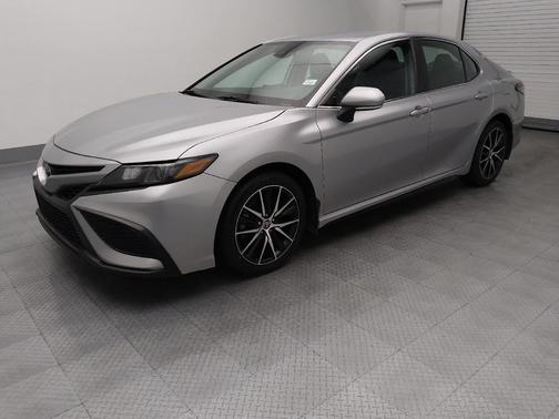 Celestial Silver Metallic 2023 Toyota Camry SE