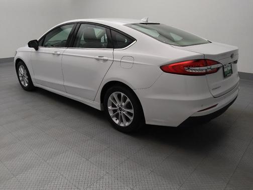 White 2019 Ford Fusion SE