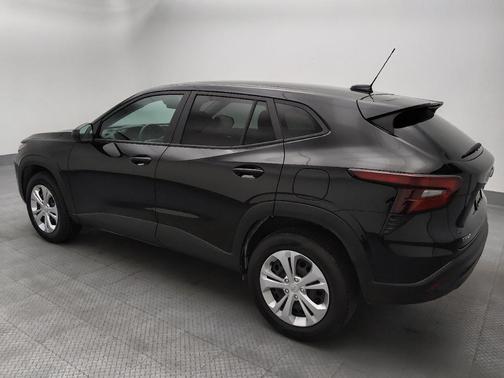 Mosaic Black Metallic 2025 Chevrolet Trax LS