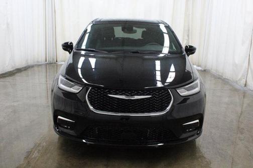 2025 Chrysler Pacifica L