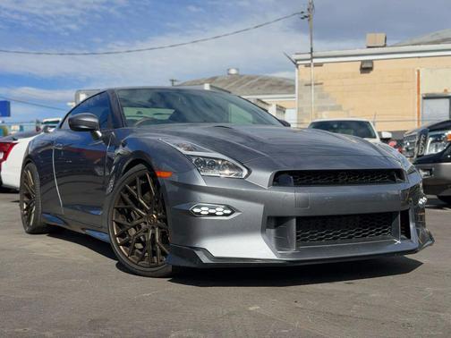 2024 Nissan GT-R Premium Dual-clutch 6-Speed Transmission