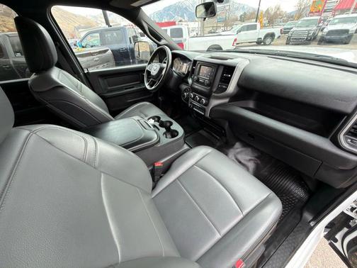 2022 RAM 2500 Tradesman Crew Cab 4x4 8' Box