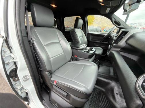 2022 RAM 2500 Tradesman Crew Cab 4x4 8' Box