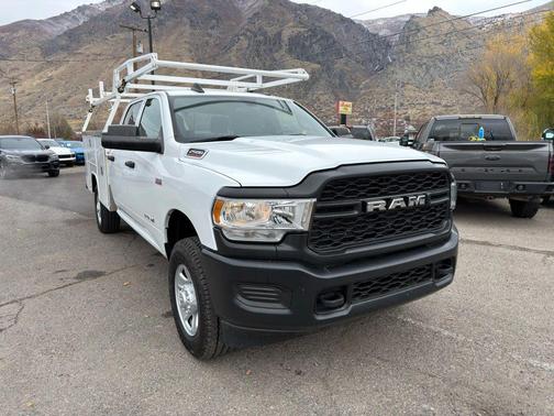 2022 RAM 2500 Tradesman Crew Cab 4x4 8' Box