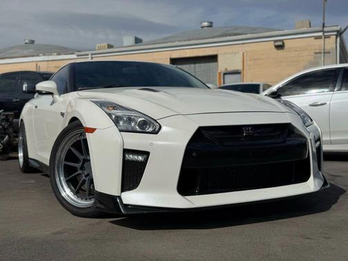 2020 Nissan GT-R Premium Dual-clutch 6-Speed Transmission