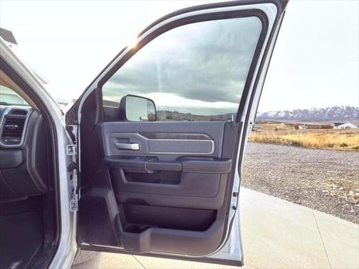 2019 RAM 2500 Big Horn Crew Cab 4x4 6'4' Box