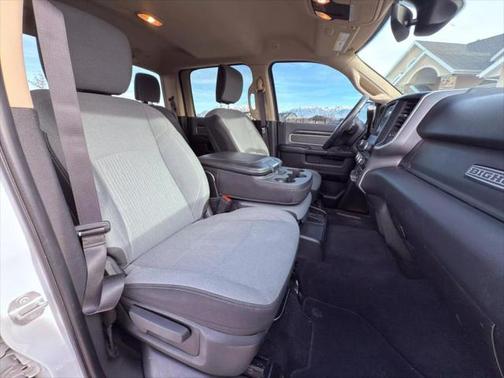 2019 RAM 2500 Big Horn Crew Cab 4x4 6'4' Box